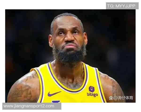 詹姆斯凭借超高球商巧妙规避不适合局面展现篮球智慧