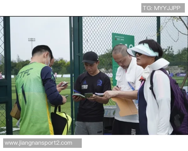 朱骏豪掷400万奖励上海橘橙冲乙成功激励更多投资者关注足球发展