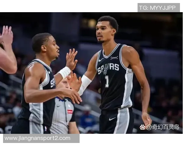 凯尔登约翰逊高效表现9投7中三分2中1贡献19分6篮板1助攻