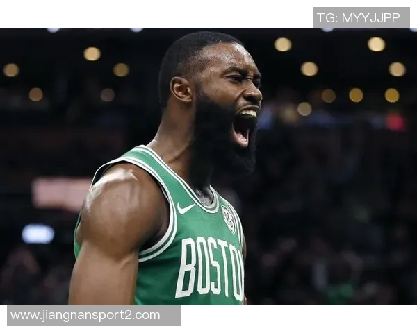 杰伦布朗弧顶三分精准回应个人得分已突破30分展现强大实力