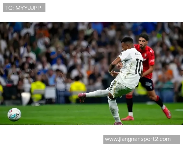 皇马正式宣布亚历克斯莱恩加盟球队引发球迷热议 皇马正式宣布亚历克斯莱恩加盟球队引发球迷热议