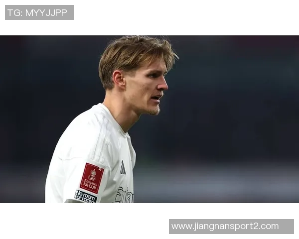 阿森纳客场挑战切尔西海报展示厄德高独特风采引发球迷期待