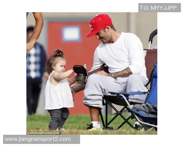 贝克汉姆亲吻14岁小七现场庆祝迈阿密夺冠女儿成长变化令人惊艳 贝克汉姆亲吻14岁小七现场庆祝迈阿密夺冠女儿成长变化令人惊艳