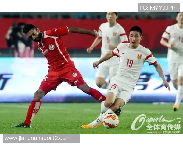 神奇扑救!王大雷在第18分钟成功挡住叶楚贵的近距离头球射门 神奇扑救!王大雷在第18分钟成功挡住叶楚贵的近距离头球射门